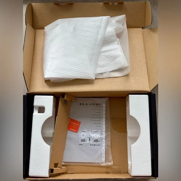 Roland DJ-202 Controller - Picture 3 of 4